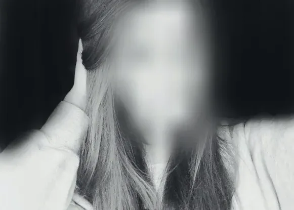 Amina, 29