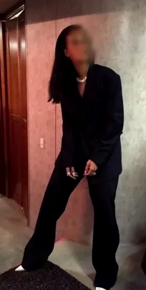 Anna, 23