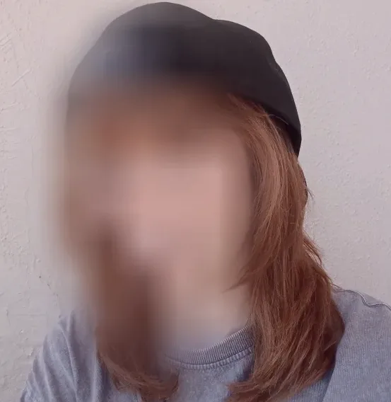 Elli, 27