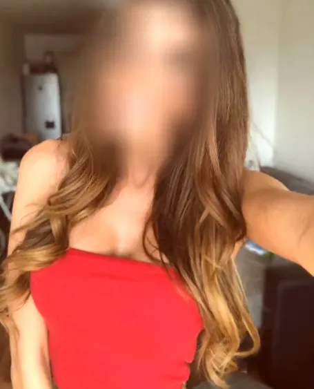 Emmi, 35