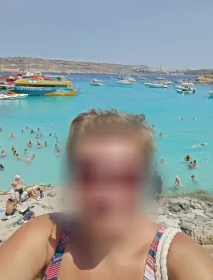Emmi, 40