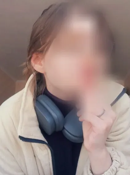 Essi, 19