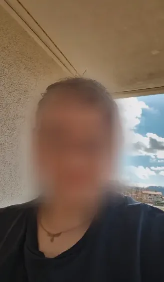 Jenni, 24