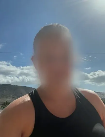Julia, 37